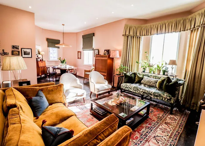 Elegant Central London Flat With Stylish Decor