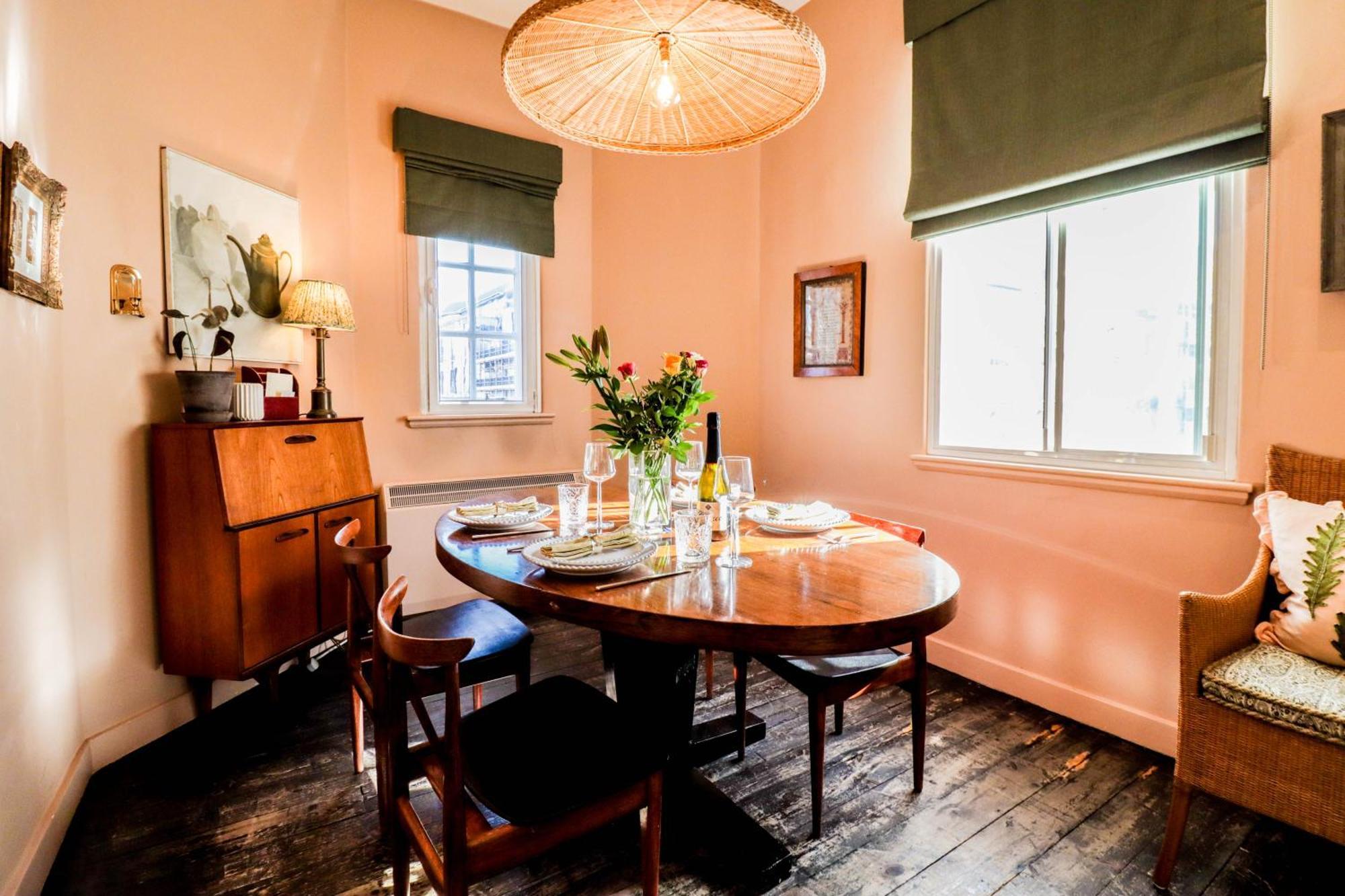 Apartment Elegant Flat With Stylish Decor London