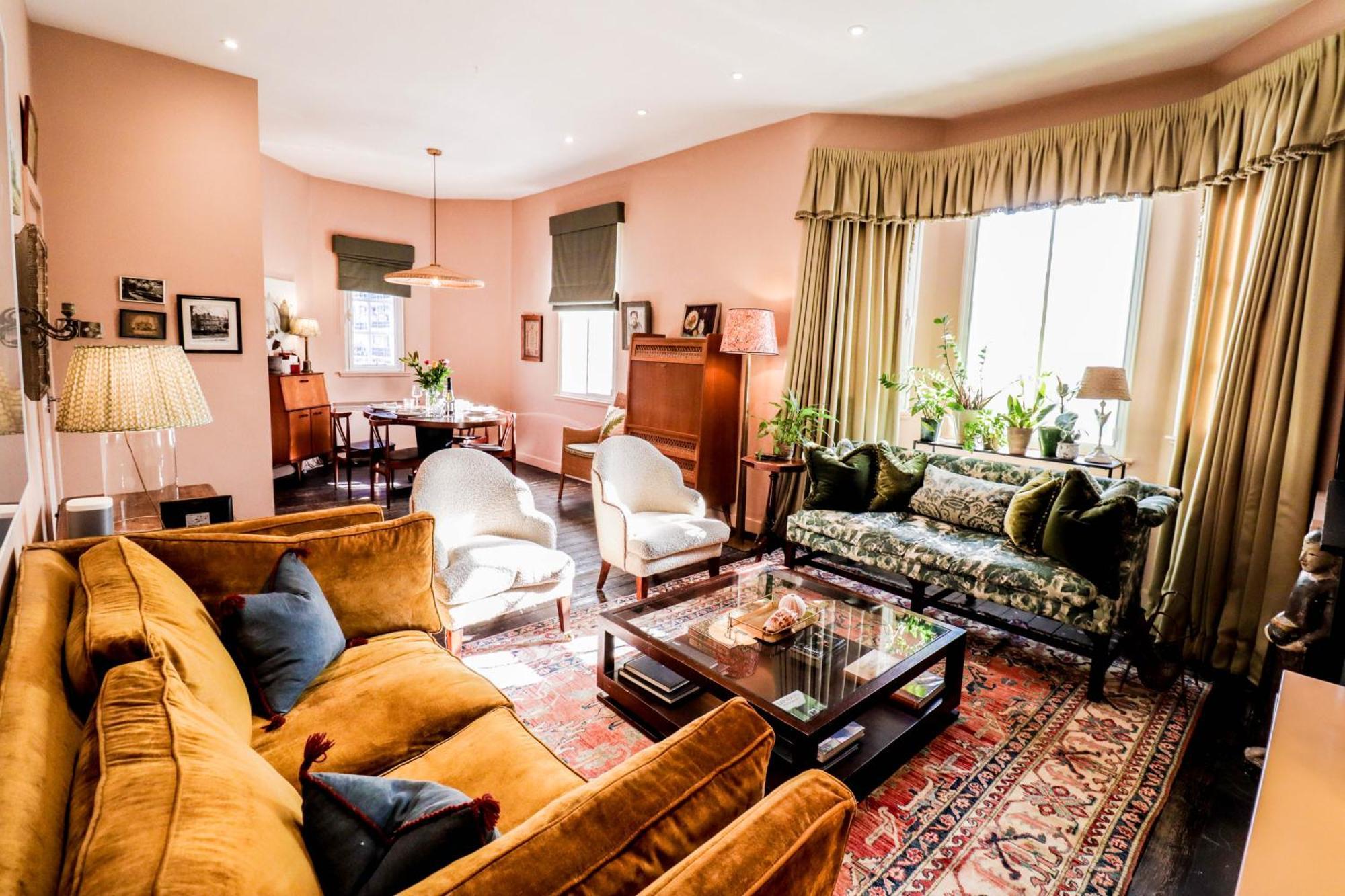 Elegant Flat With Stylish Decor